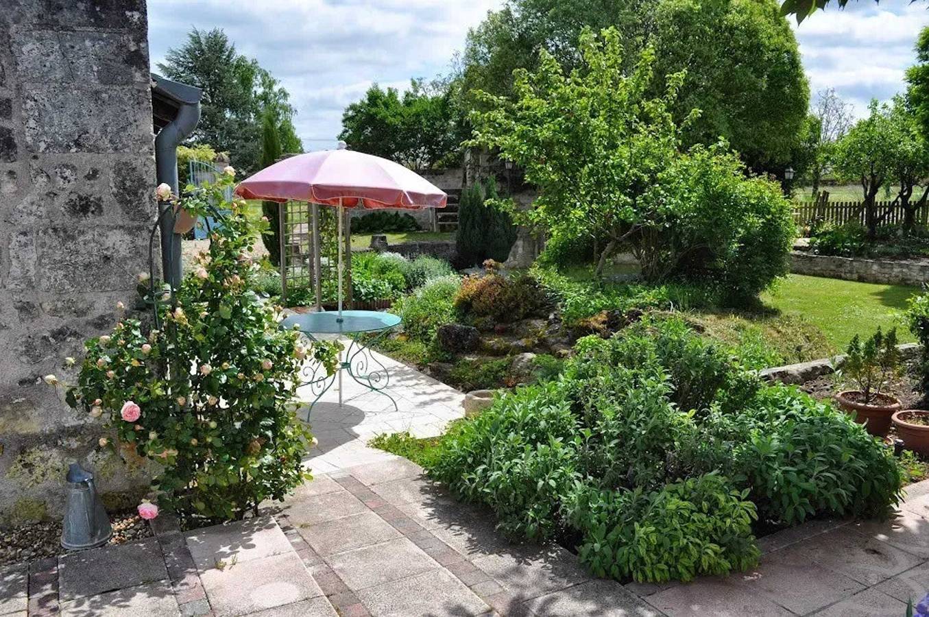 Maison confortable à Bréhémont avec jardin paisible in Bréhémont, Vallée de la Loire