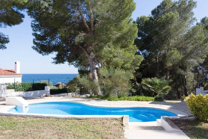 Location de vacances pour 6 personnes, avec vue et jardin ainsi que piscine et terrasse dans Les Tres Cales - 4