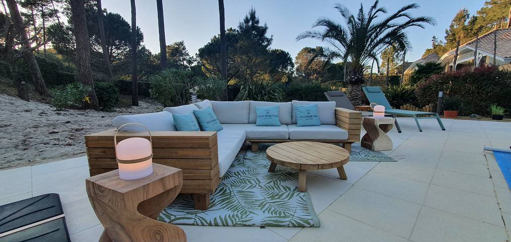 Location de vacances pour 10 personnes, avec piscine ainsi que jardin et terrasse dans Golf de la Méjanne - 3