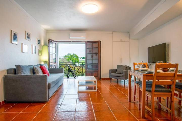 Apartamento de férias para 4 pessoas, com vista e varanda em Vila Nova de Milfontes