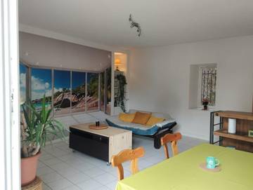 Gîte pour 3 personnes, avec vue à Vic-le-Comte
