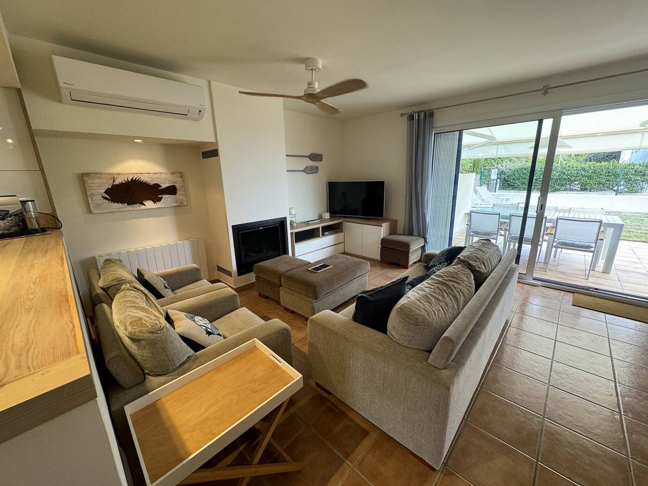 Maison rénovée à Torroella, proche plage, clim, wifi, garage et piscine commune in Mas Pinell, Torroella de Montgrí