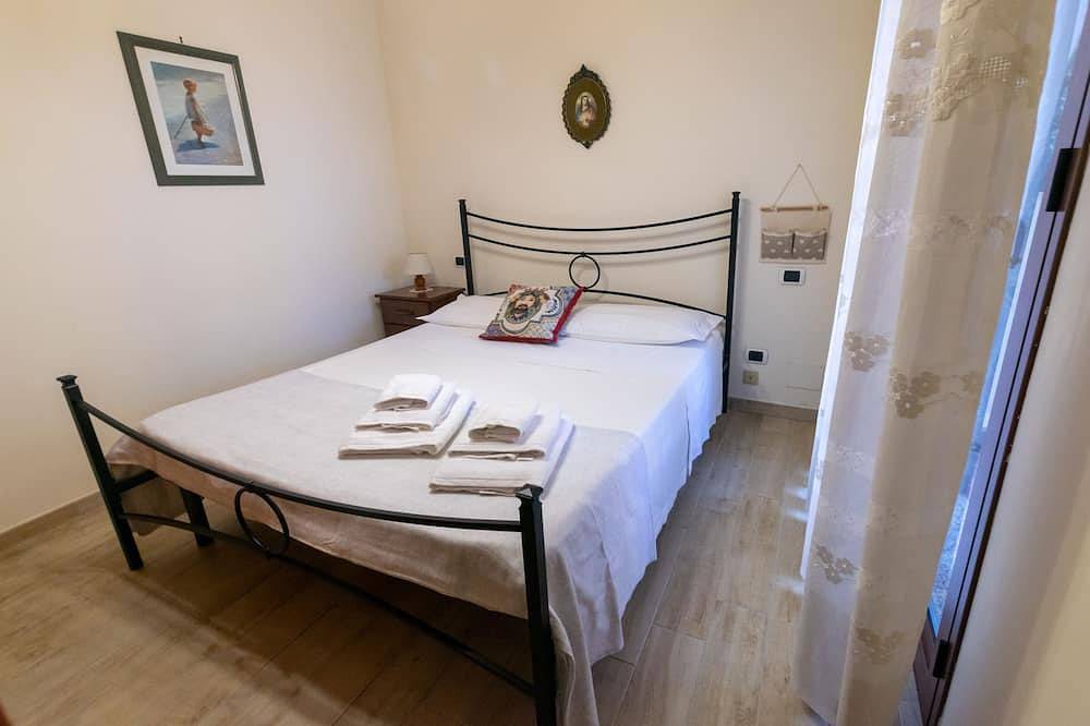 Independent holiday home 5 minutes from the seafront and the centre. in Aci Trezza, Aci Castello