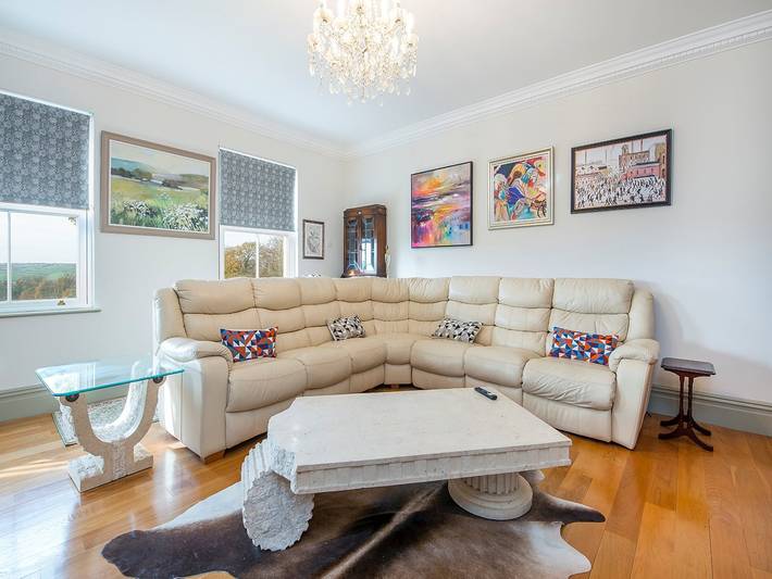 Holiday rental for 24 people, with hot tub and pool as well as sauna and garden, child-friendly in South-Wales
