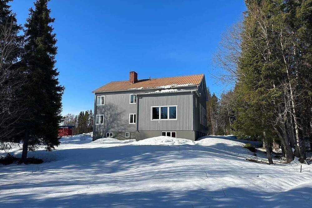 Lodge with lake view and Northern Lights. Close to hiking trails. in Norrbotten