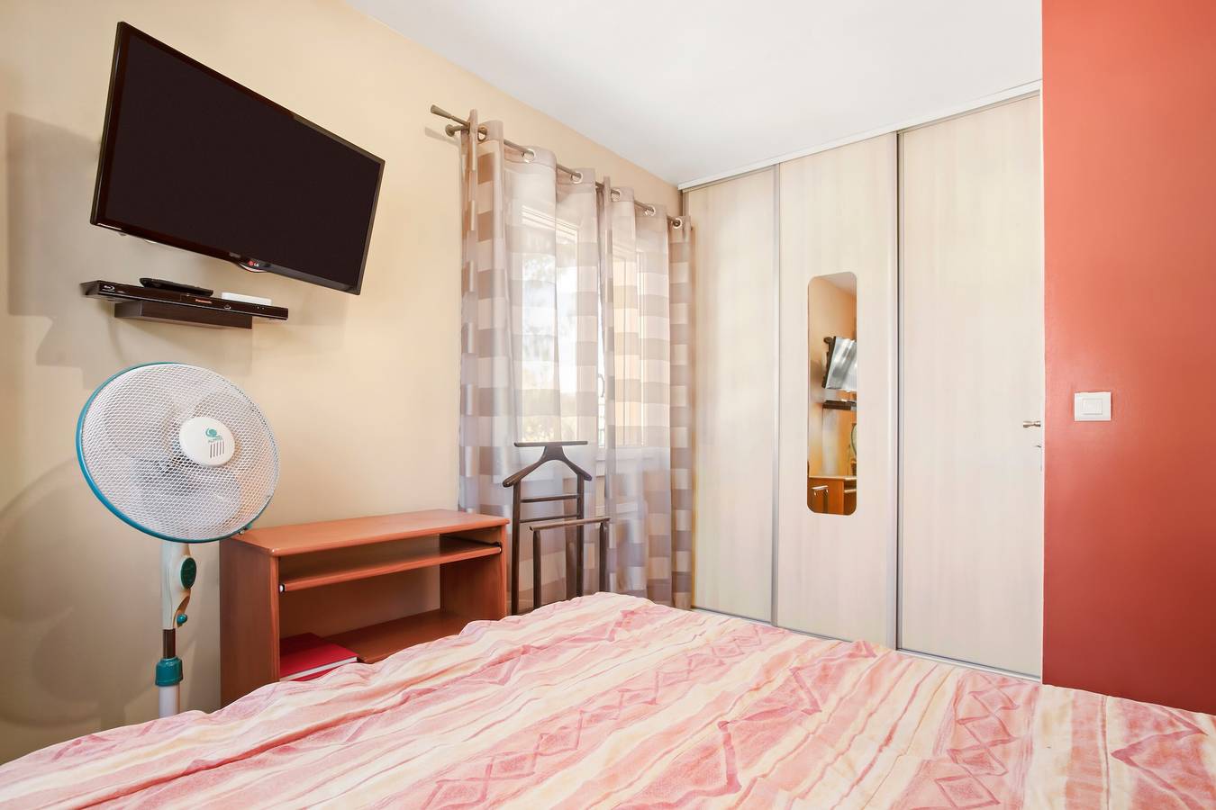 Gastenkamer 'Chambre D'hote' met gedeeld terras, tuin en airconditioning in Lorgues, Draguignan en omgeving