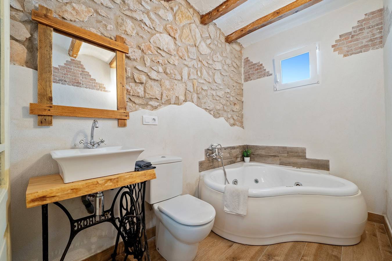 Holiday Home 'Ca La Rápita' with Balcony & Wi-Fi in Terres de l'Ebre, Delta de l'Ebre