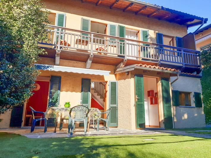 Ferienhaus für 4 Personen, mit Balkon und Terrasse sowie Garten und Seeblick