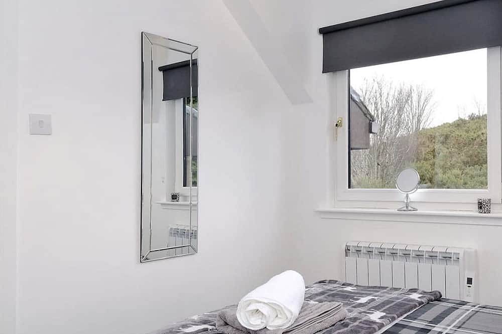 Contemporary Highland House close to town and Ben Nevis in Fort William, Loch Linnhe