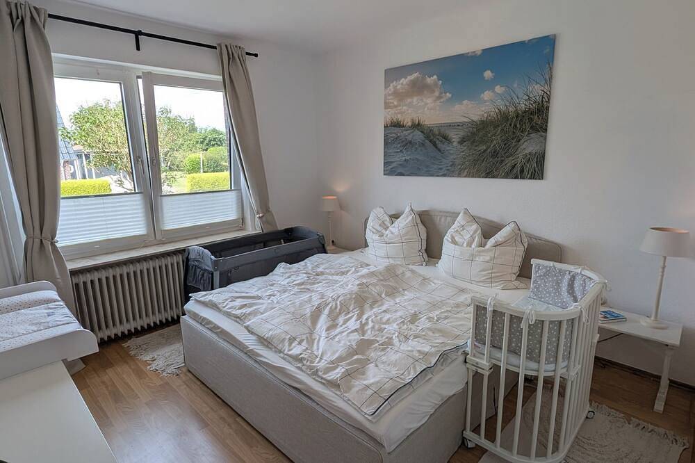 Familienfreundliches Ferienhaus nahe Nordsee mit großem Garten & 4 Schlafzimmern in Holtgast, Landkreis Wittmund