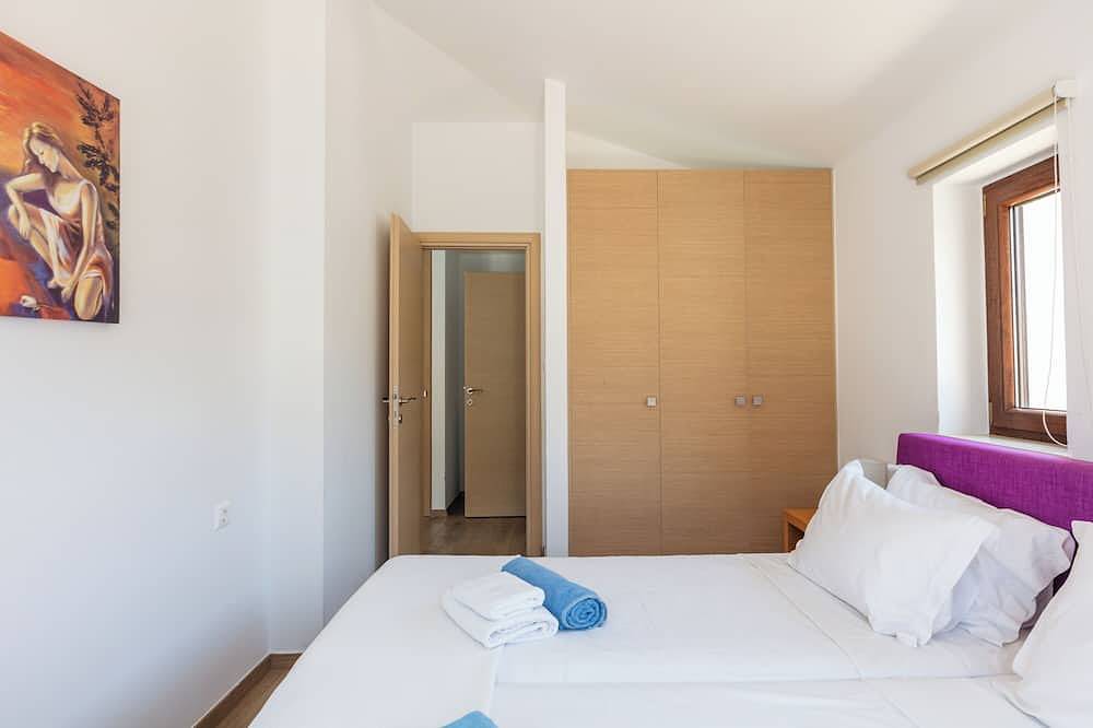 Sea views, short drive to the beach and shops! in Elounda, Lasithi