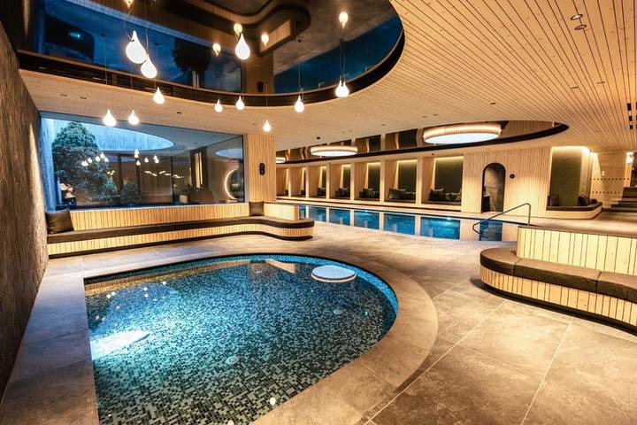 Location de vacances pour 3 personnes, avec jacuzzi et piscine ainsi que sauna et jardin, adapté aux familles à Dobbiaco - 2