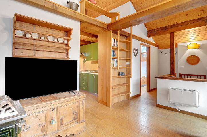 Entire apartment, Casa Serena Apartment with Mountain View and Balcony in Cavalese, Fleimstaler Alpen