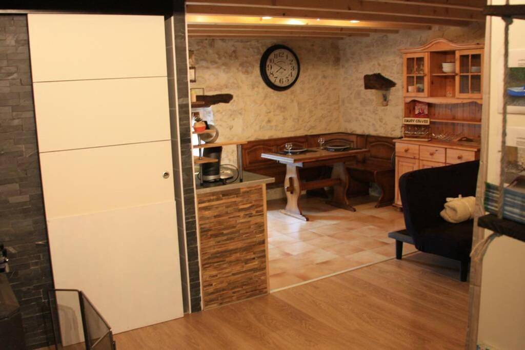 Appartement entier, Le Portougais, chalet à Chanaz, la petite Venise savoyarde in Chanaz, Région de Chambéry