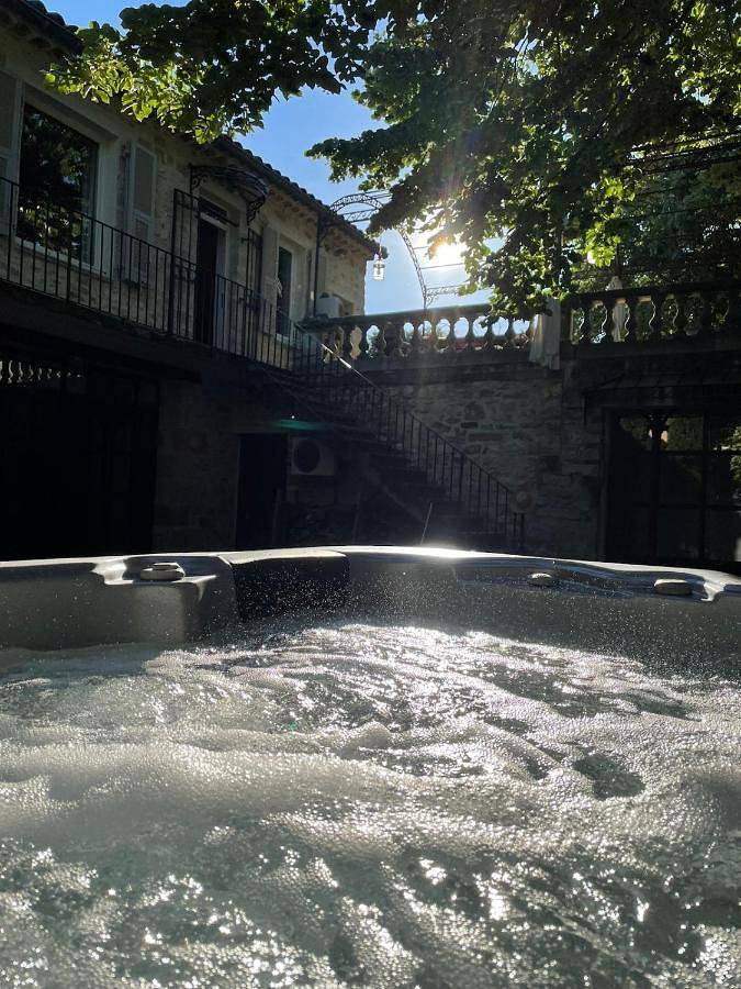Location de vacances pour 8 personnes, avec jacuzzi et terrasse à Saint-Victor-la-Coste - 4