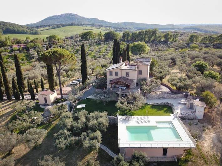 Casa vacanza per 10 persone, con panorama e piscina nonché giardino e terrazza in Palombara Sabina