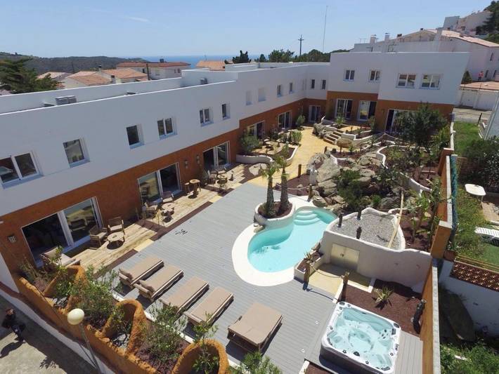 Chalet para 6 personas, con Terraza y Jacuzzi además de Jardín y Piscina en Alt Empordà