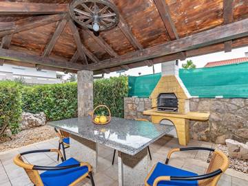 Ferienwohnung für 5 Personen, mit Garten und Terrasse in Punat