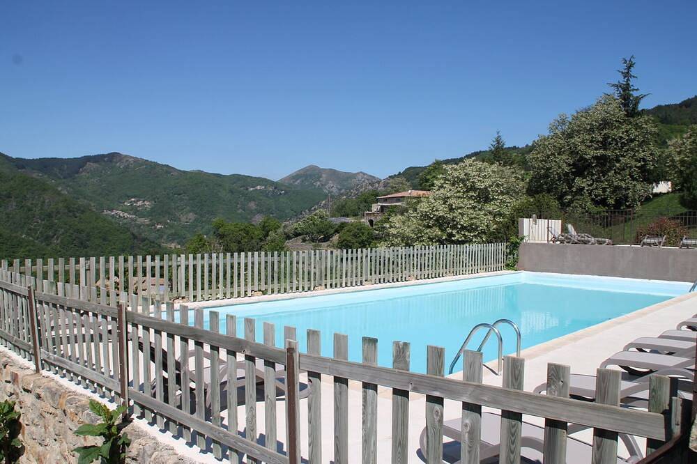 Domaine Du Vernadel Chalet Reve 11 in Vallées-d'Antraigues-Asperjoc, Parc naturel régional des Monts d'Ardèche