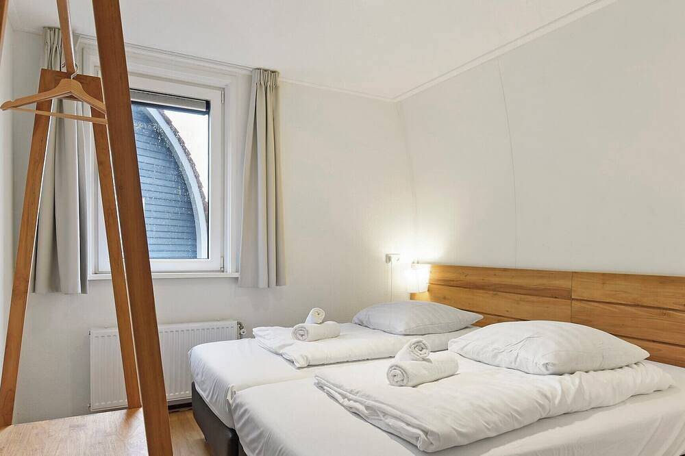 Luxury 12-person bungalow in Drenthe