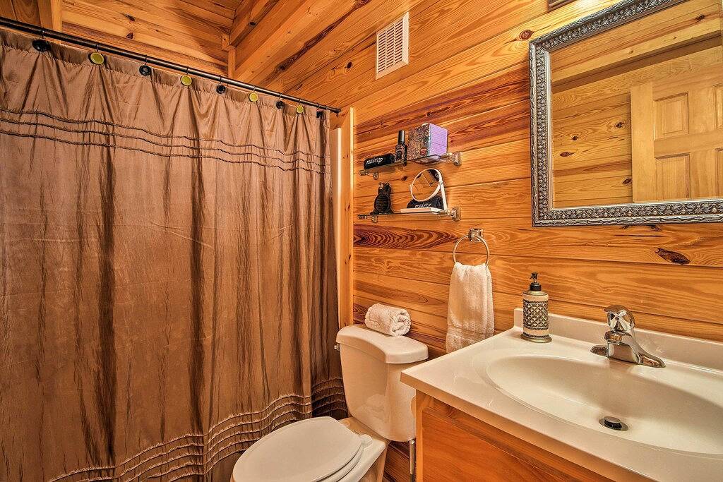 Lakefront Keowee Retreat mit Dock - in der Nähe von Clemson! in Fairview Shores SC, Lake Keowee