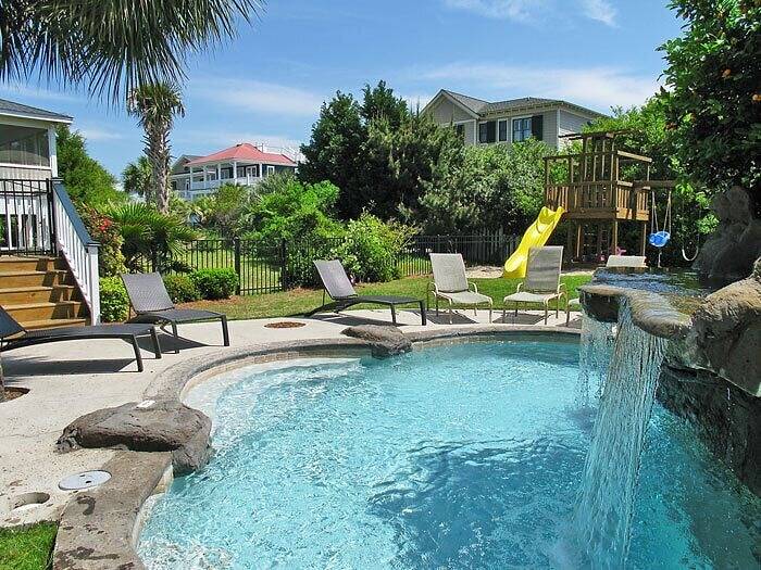 Vacation rental for 10 people, with yard, with pets in Isle of Palms