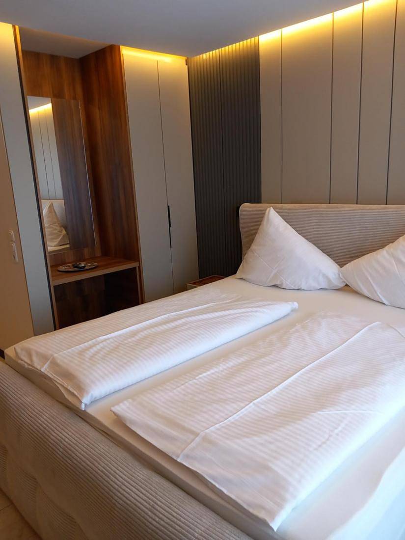 Encantadora habitación con cama grande y balcón en el centro de Bad Salzuflen con vistas a la ciudad in Bad Salzuflen, Distrito de Lippe