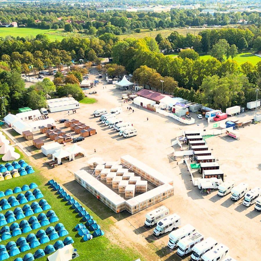 Oktoberfest Wiesn Camp Lodge in München Riem, München