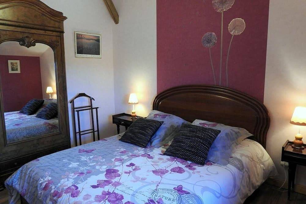 Rest on the farm with our 10 horses in the heart of nature.  Wifi works. in Droyes, Haute-Marne