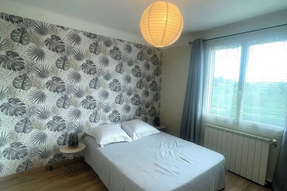 Village house with swimming pool in Manduel, Nimes region