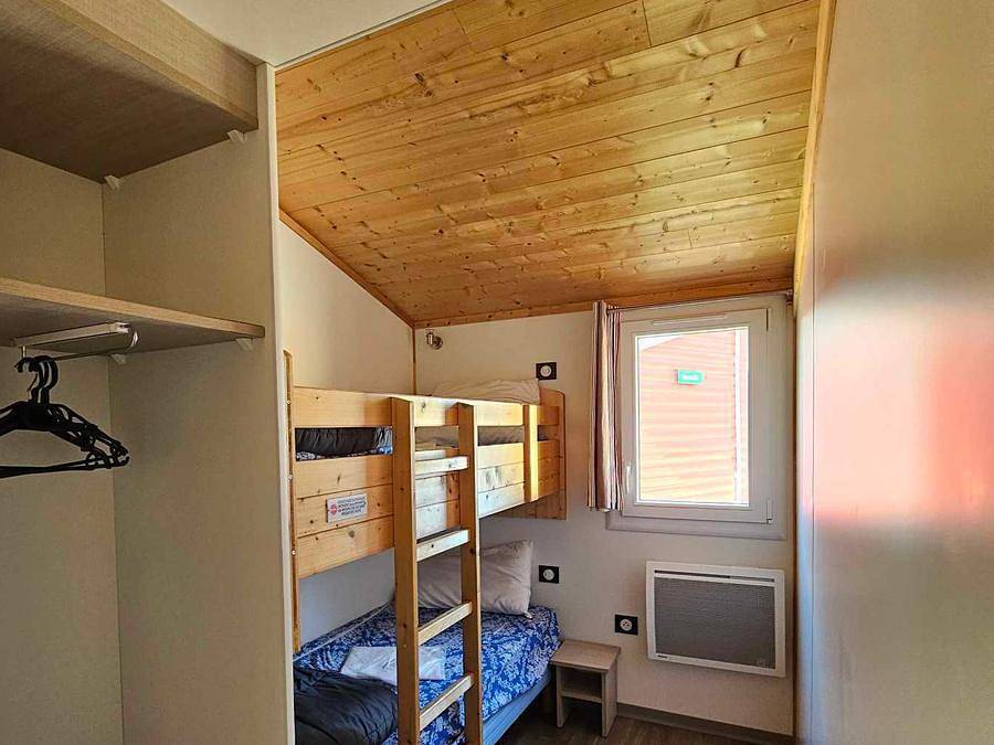 Ushuaia Villages Les Chalets de Moulière - Mobilhome 6 personnes - Pmr de 3 chambres 1 salle d'eau in Vouneuil-sur-Vienne, Vienne (France)