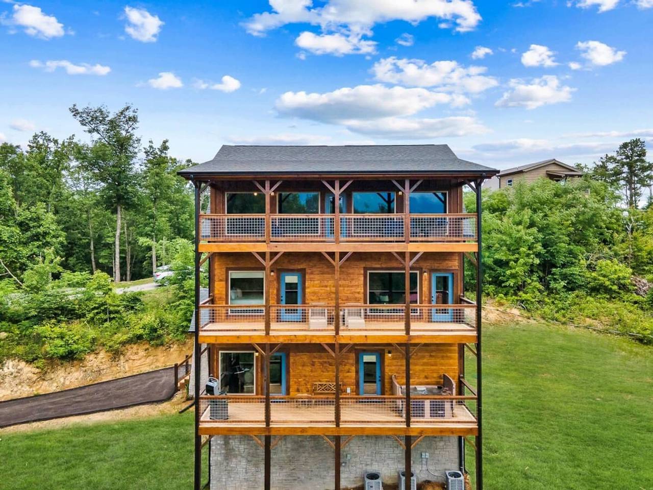 Newly Built Amazing View• Chalet Perfect Location in Sevier County