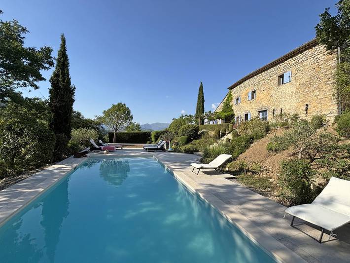 Location de vacances pour 8 personnes, avec Terrasse et Jardin dans la Région de nyons