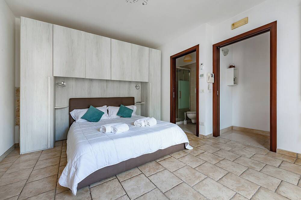 Helios Room 3, Conversano, Italy in Conversano, Provincia di Bari