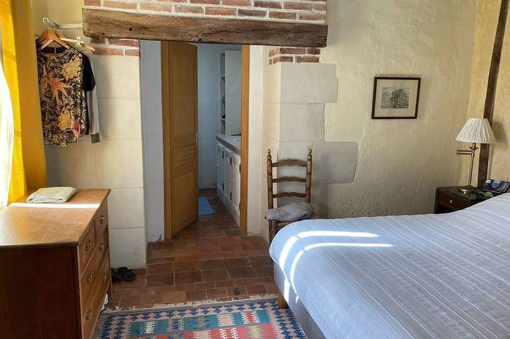 Ancienne ferme convertie avec 5 chambres, piscine, court de tennis, Loire region in Prunay-Cassereau, Vallée de la Loire