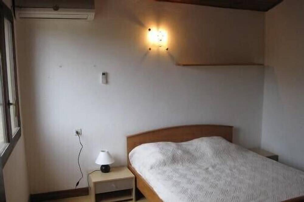 Geheel appartement, F3 voet in het water. 50 m van het strand in Sagone, Vico