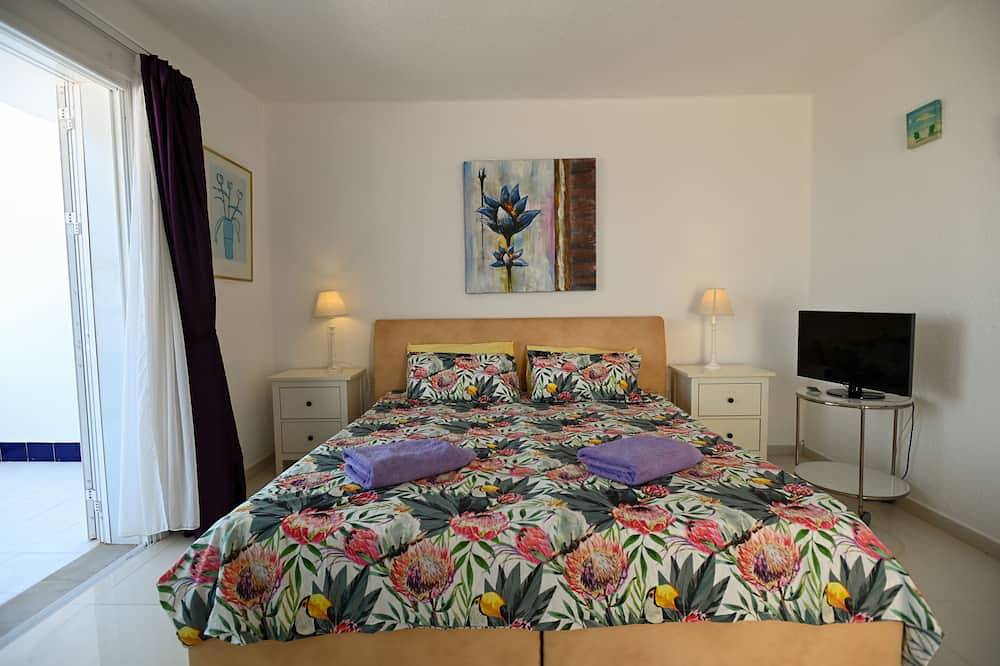 Parque Santiago 1 Private Villa with ocean views luxury 3 bedroom 3 bathroom. in Playa del Búnker (Arona), Arona