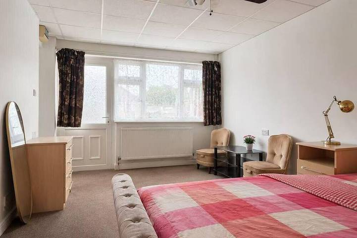 Appartement entier, Stylisg retreat with private entrance, minutes from blue water.Free parking in Stone (Dartford), Dartford