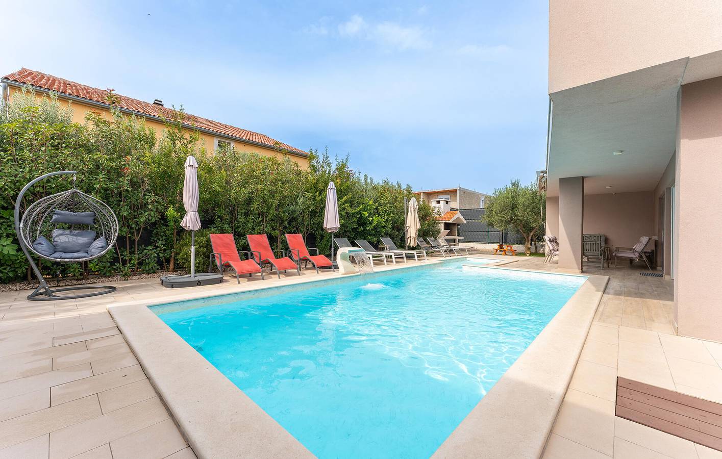 Encantador apartamento de 2 dormitorios con piscina y terraza, a 500 m del centro de Kakma in Polača, Region de Zadar