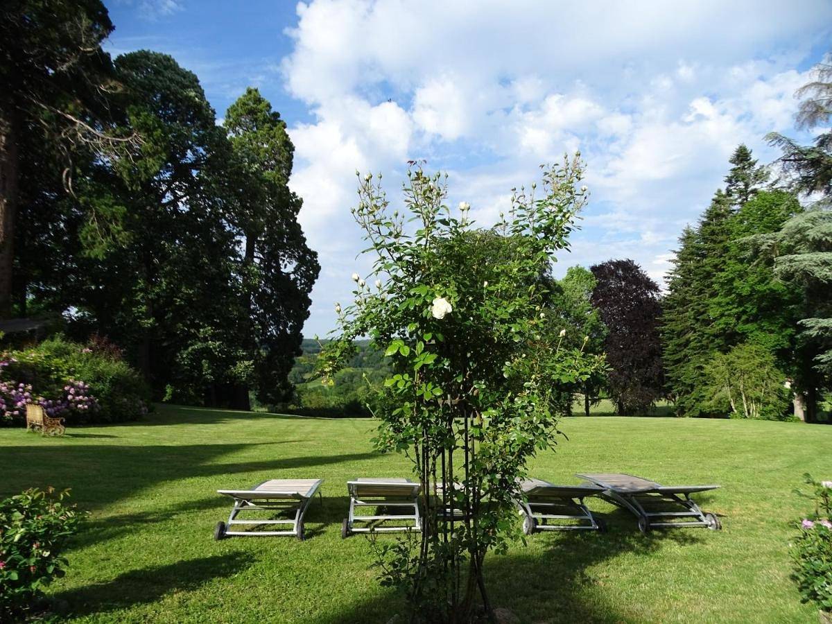Two-Bedroom Suite in Crocq, Parc Naturel Régional de Millevaches en Limousin