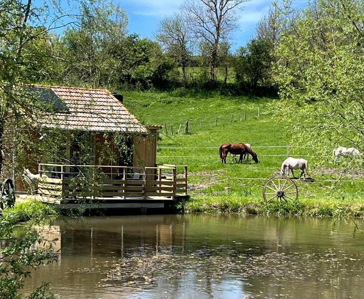 Maison de campagne pour 4 personnes, avec vue et terrasse ainsi que vue sur le lac et jardin à Saint-Pierre-Eynac
