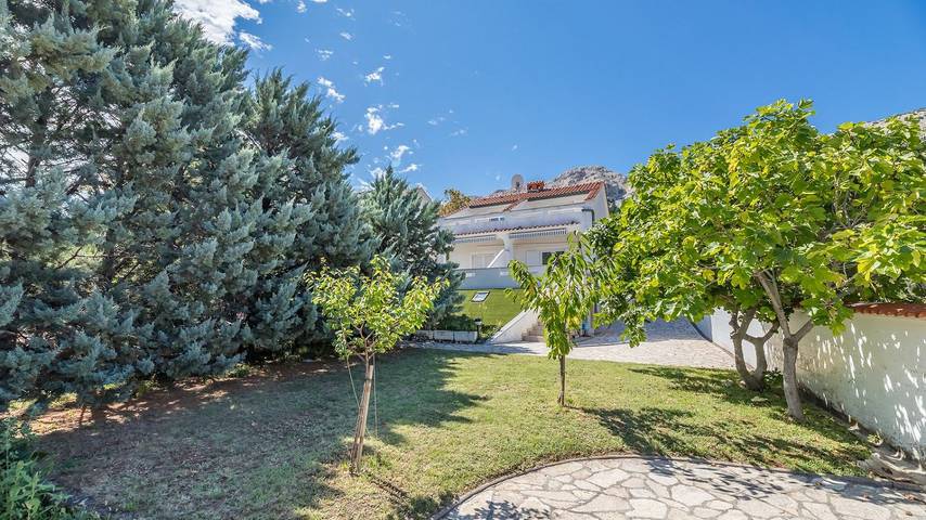 Ferienhaus für 4 Personen, mit Balkon und Terrasse sowie Garten in Baska