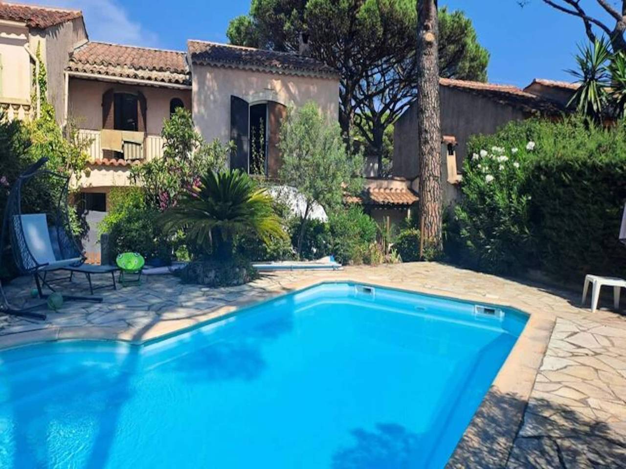 Location De Vacances pour 6 Personnes dans Cogolin, Région de Draguignan