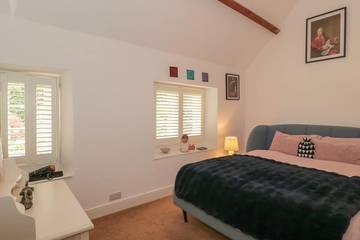 Log Cabin for 6 People in Bath, The Cotswolds, Photo 2