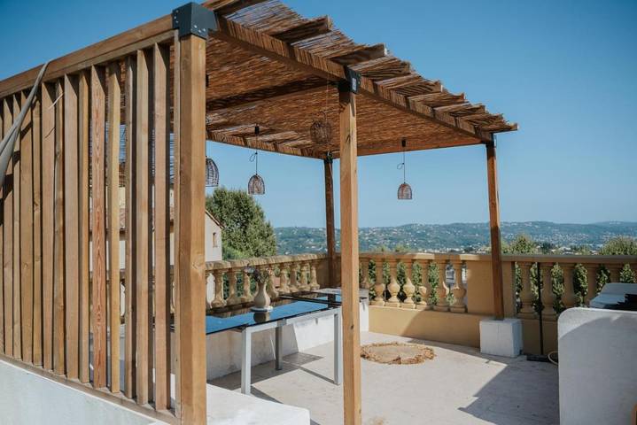 Gîte pour 2 personnes, avec terrasse dans Office De Tourisme De Grasse