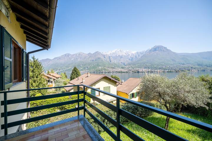 Ferienwohnung für 2 Personen, mit Balkon und Seeblick