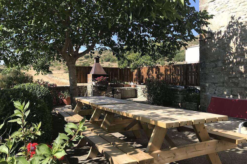 Leciaga Rural Cottage for 14 people in Azanza, Goñi
