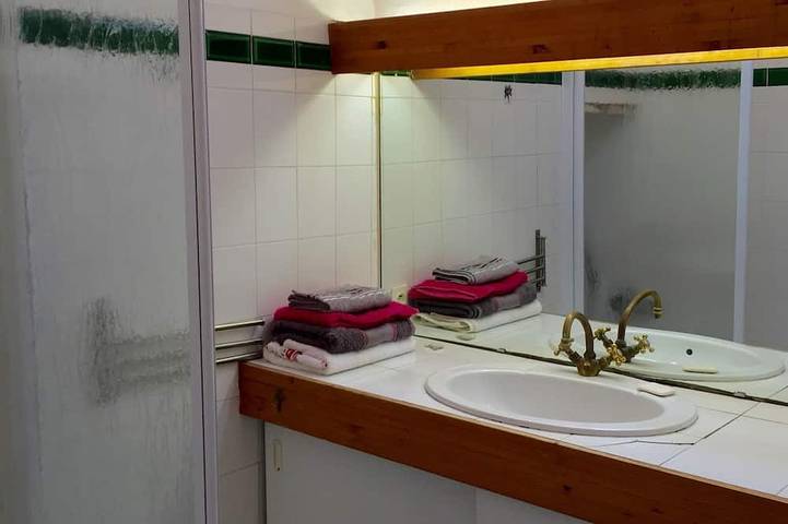 Entire apartment, Hyper Centre Biarritz, Studio- 40 M2, Sea view, beach 3 mn walk, free WIFI in Biarritz, Bayonne region