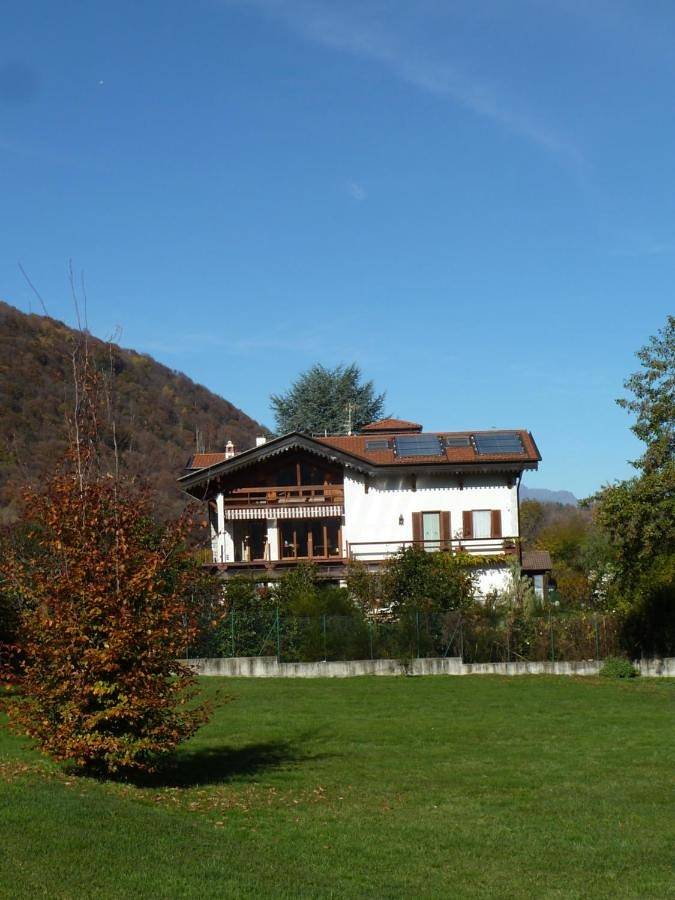 Location de vacances pour 3 personnes, avec vue et jardin à Brovello-Carpugnino - 3