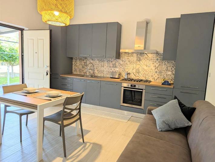 Location de vacances pour 3 personnes, avec jardin ainsi que terrasse et vue dans Marina di Davoli - 2